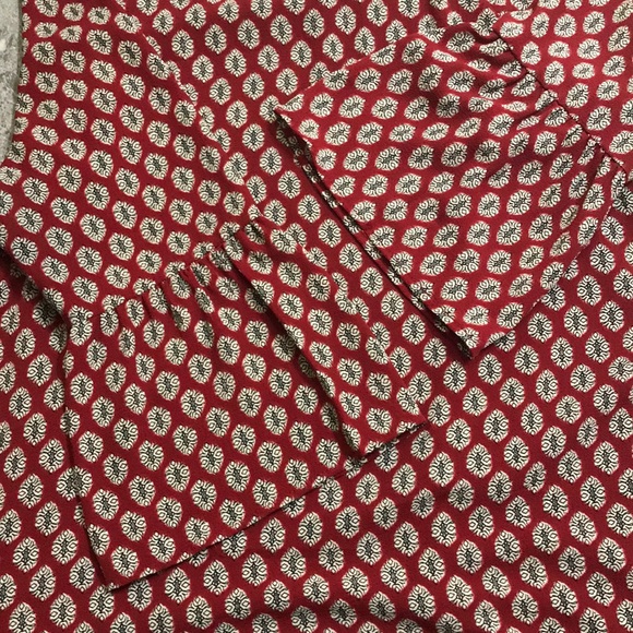 Lined red and black dress with bell sleeves - Picture 3 of 4